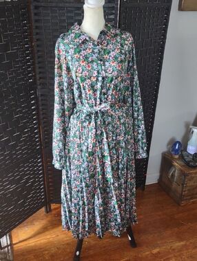 Floral Long-Sleeve Pleated Shirt Dress - Black & Green